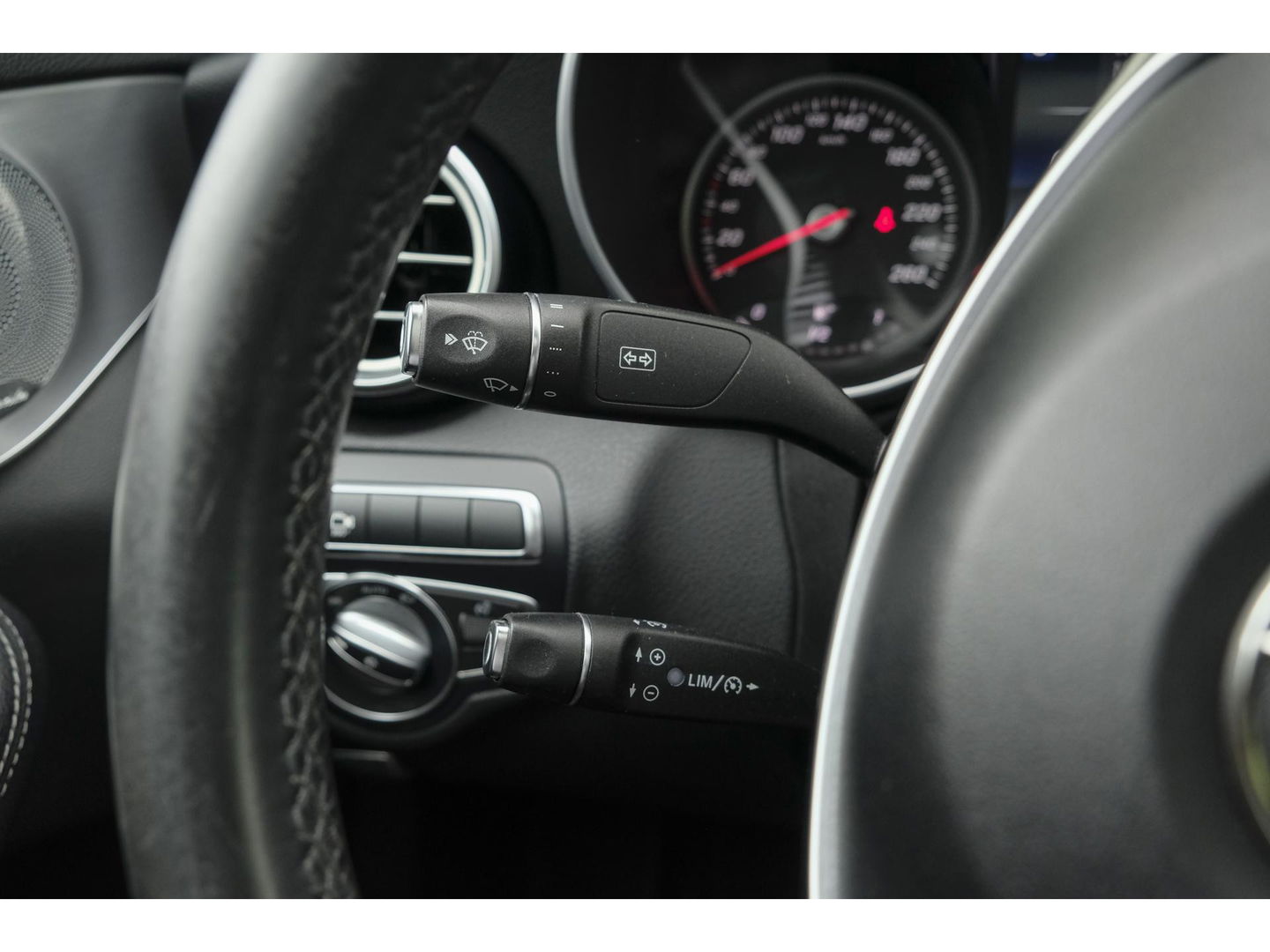 Mercedes-Benz C-Klasse C200 AMG 184pk Panoramadak Burmester Night pakket 19" LMV Command Full led