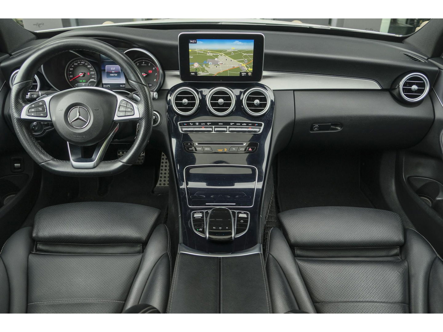 Mercedes-Benz C-Klasse C200 AMG 184pk Panoramadak Burmester Night pakket 19" LMV Command Full led