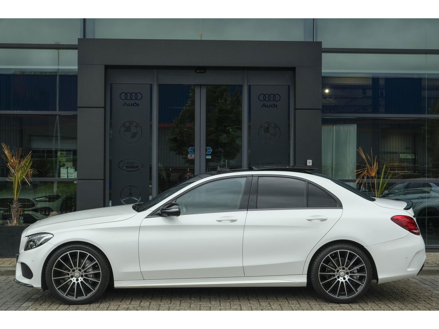 Mercedes-Benz C-Klasse C200 AMG 184pk Panoramadak Burmester Night pakket 19" LMV Command Full led