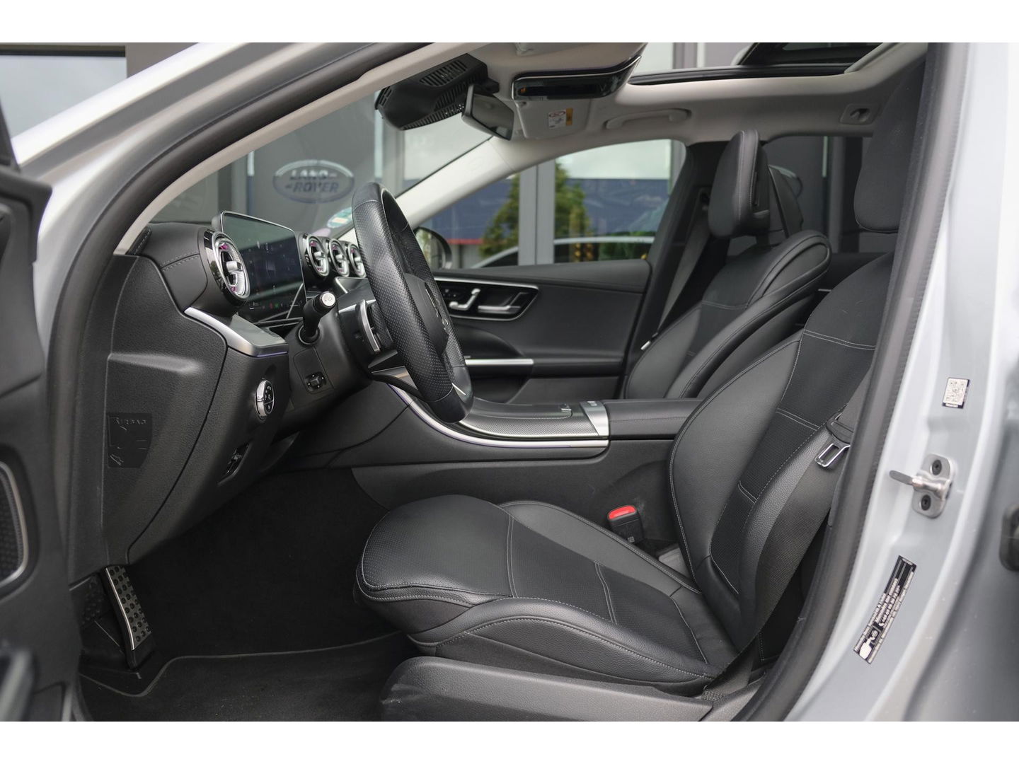 Mercedes-Benz C-Klasse Estate C300e AMG 313pk Hybrid Panoramadak Massage Digital light Trekhaak elektrisch MBUX