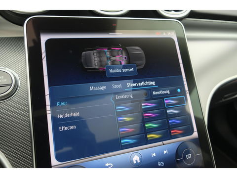 Mercedes-Benz C-Klasse Estate C300e AMG 313pk Hybrid Panoramadak Massage Digital light Trekhaak elektrisch MBUX