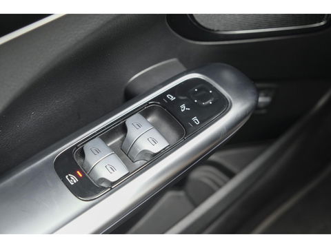 Mercedes-Benz C-Klasse Estate C300e AMG 313pk Hybrid Panoramadak Massage Digital light Trekhaak elektrisch MBUX
