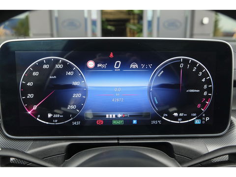 Mercedes-Benz C-Klasse Estate C300e AMG 313pk Hybrid Panoramadak Massage Digital light Trekhaak elektrisch MBUX