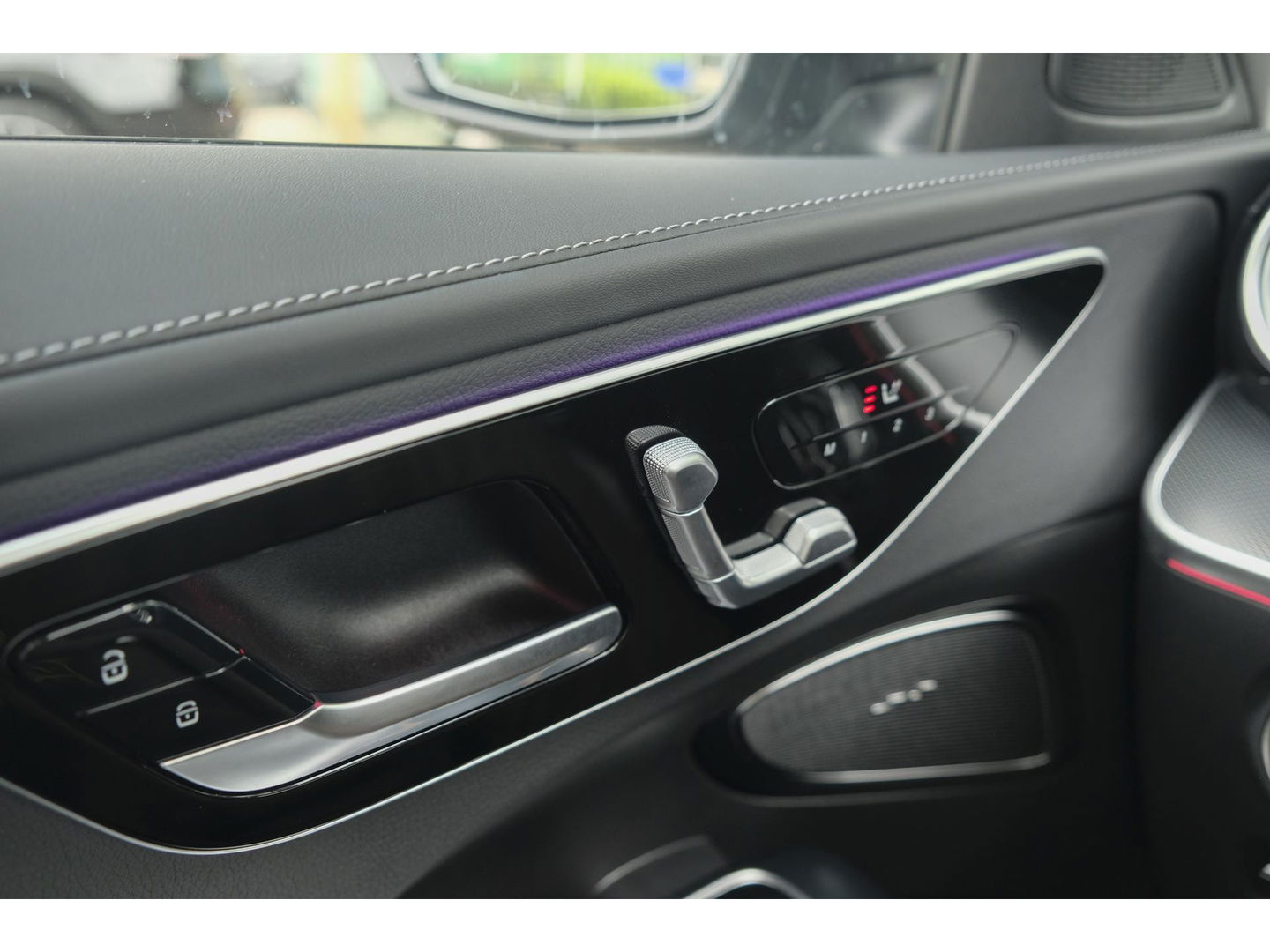 Mercedes-Benz C-Klasse Estate C300e AMG 313pk Hybrid Panoramadak Massage Digital light Trekhaak elektrisch MBUX