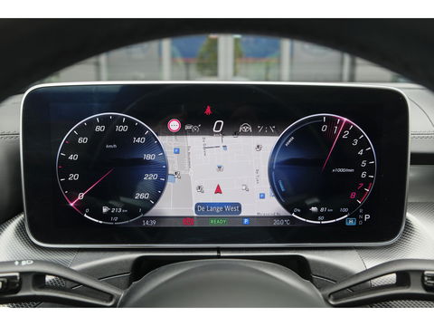 Mercedes-Benz C-Klasse Estate C300e AMG 313pk Hybrid Panoramadak Massage Digital light Trekhaak elektrisch MBUX