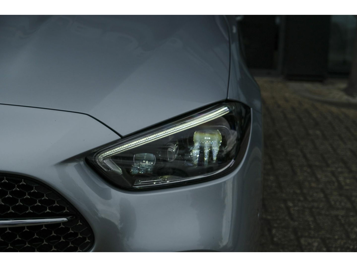 Mercedes-Benz C-Klasse Estate C300e AMG 313pk Hybrid Panoramadak Massage Digital light Trekhaak elektrisch MBUX