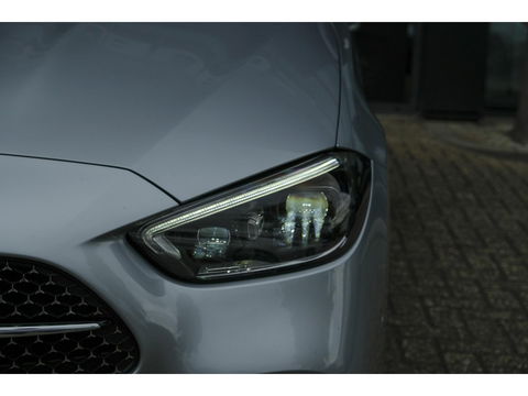 Mercedes-Benz C-Klasse Estate C300e AMG 313pk Hybrid Panoramadak Massage Digital light Trekhaak elektrisch MBUX