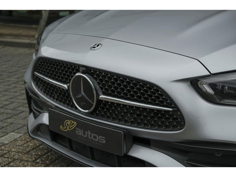 Mercedes-Benz C-Klasse Estate C300e AMG 313pk Hybrid Panoramadak Massage Digital light Trekhaak elektrisch MBUX