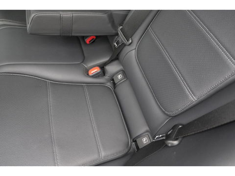 Mercedes-Benz C-Klasse Estate C300e AMG 313pk Hybrid Panoramadak Massage Digital light Trekhaak elektrisch MBUX