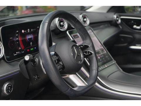 Mercedes-Benz C-Klasse Estate C300e AMG 313pk Hybrid Panoramadak Massage Digital light Trekhaak elektrisch MBUX