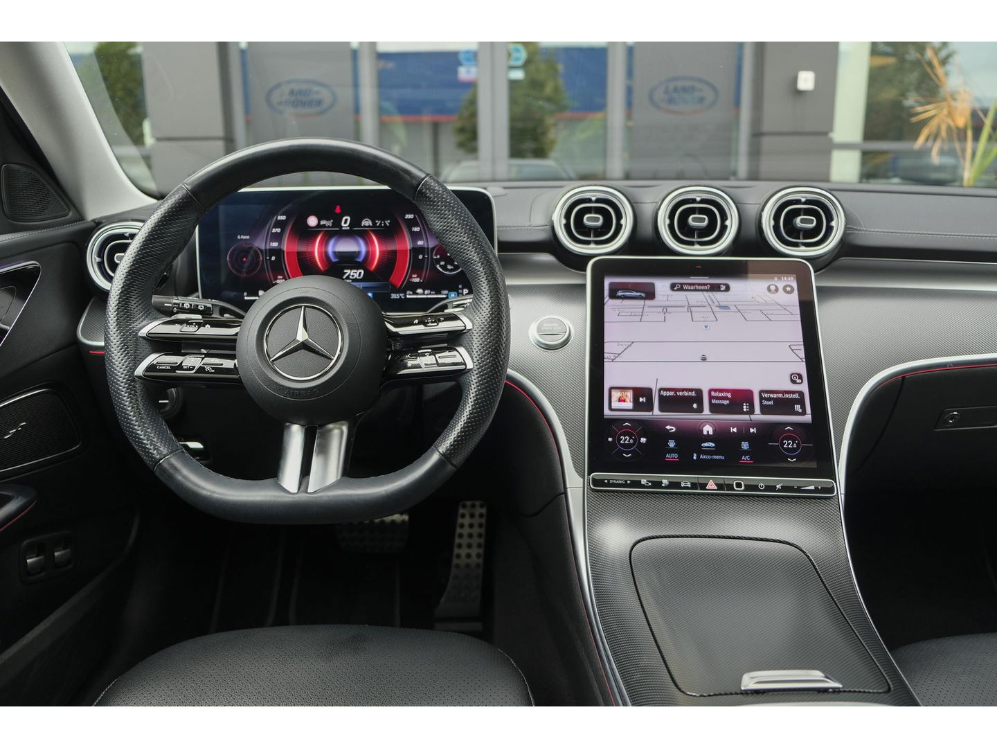 Mercedes-Benz C-Klasse Estate C300e AMG 313pk Hybrid Panoramadak Massage Digital light Trekhaak elektrisch MBUX