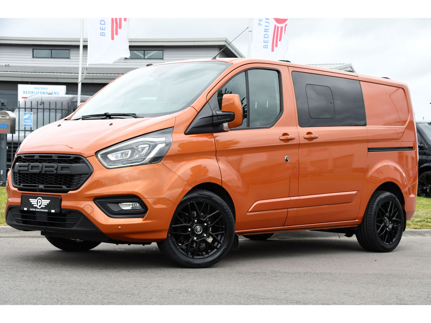 Ford Transit Custom 300 2.0 TDCI L1H1 Limited DC Raptor Edition Cruise, Camera, Carplay, 2 x Schuifdeur, Stoelverwarming, 170PK, Automaat, Uniek!