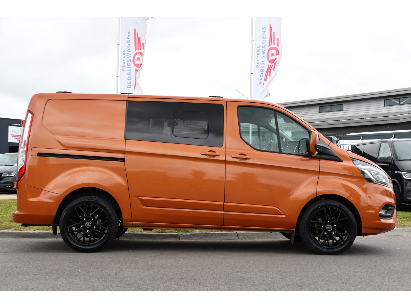 Ford Transit Custom 300 2.0 TDCI L1H1 Limited DC Raptor Edition Cruise, Camera, Carplay, 2 x Schuifdeur, Stoelverwarming, 170PK, Automaat, Uniek!