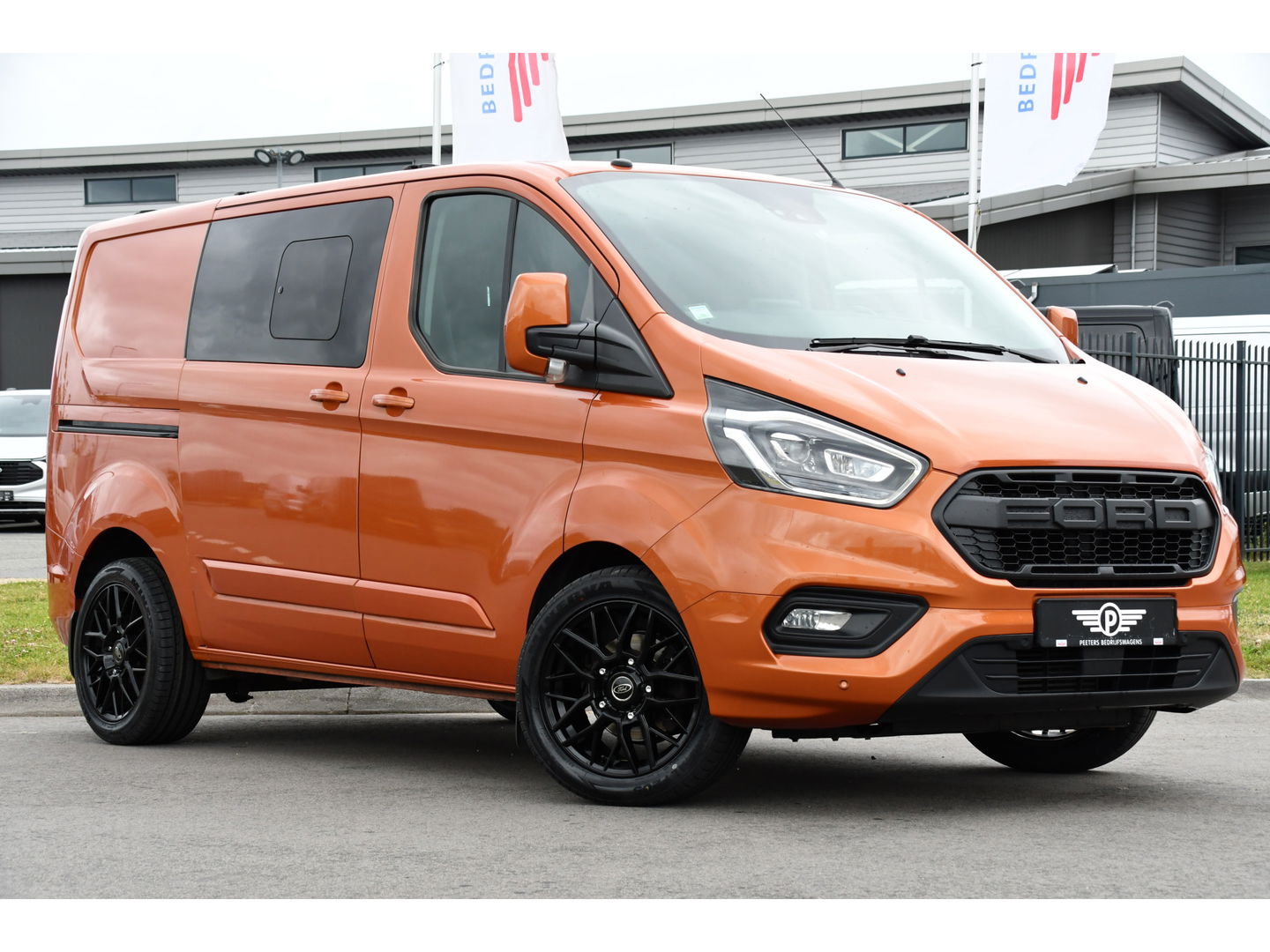 Ford Transit Custom 300 2.0 TDCI L1H1 Limited DC Raptor Edition Cruise, Camera, Carplay, 2 x Schuifdeur, Stoelverwarming, 170PK, Automaat, Uniek!