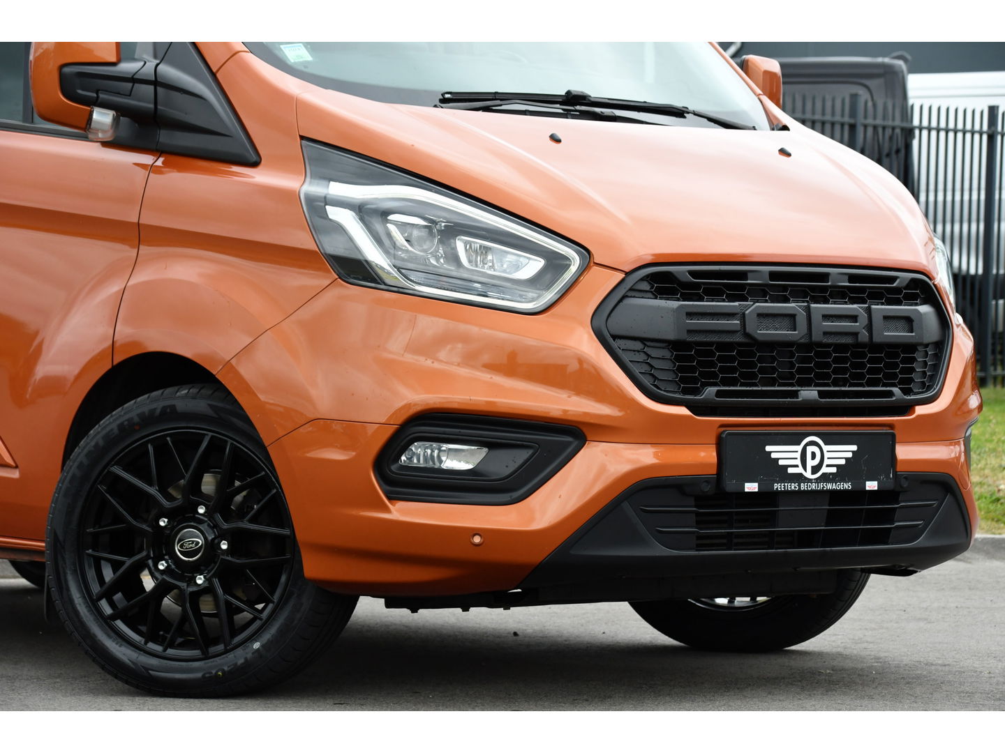 Ford Transit Custom 300 2.0 TDCI L1H1 Limited DC Raptor Edition Cruise, Camera, Carplay, 2 x Schuifdeur, Stoelverwarming, 170PK, Automaat, Uniek!