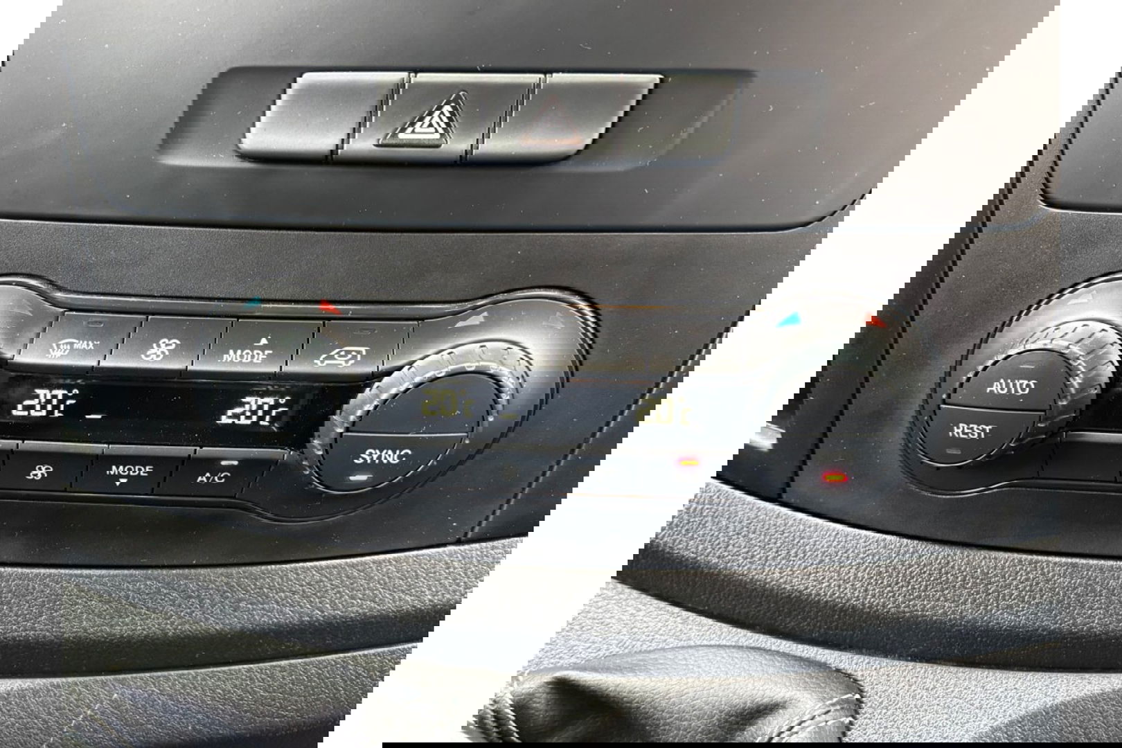 Mercedes-Benz Vito 111 CDI LANG AIRCO LMV NAVI PDC-CAMERA CRUISECONTROL