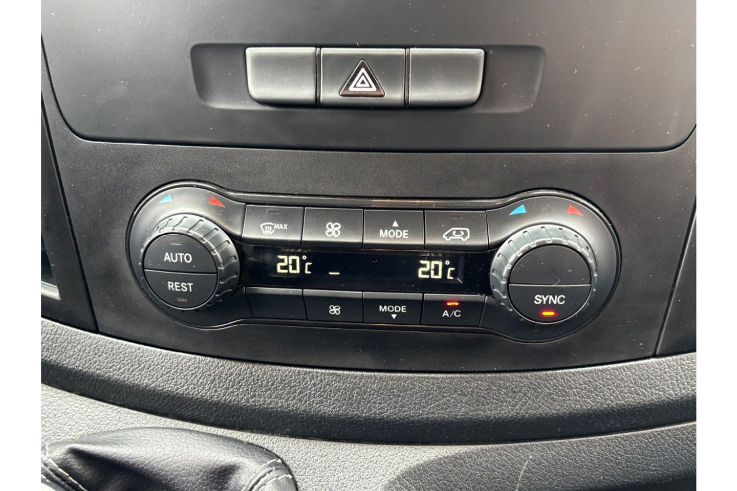 Mercedes-Benz Vito 111 CDI LANG AIRCO LMV NAVI PDC-CAMERA CRUISECONTROL