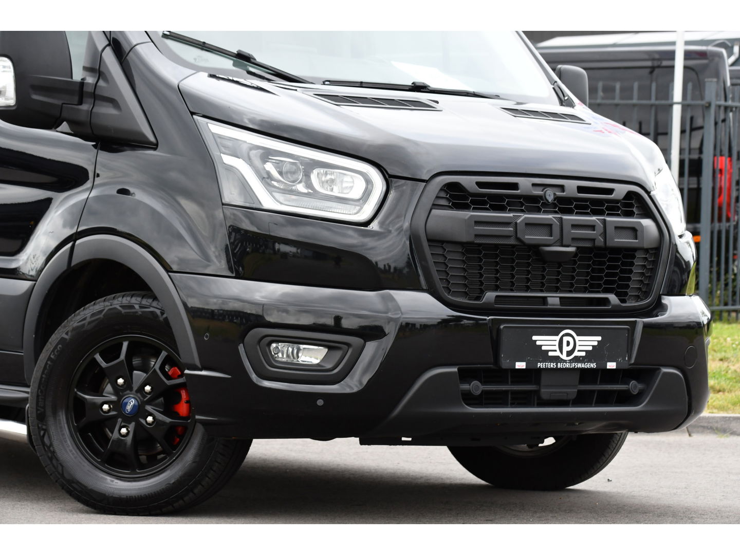 Ford Transit 350 2.0 TDCI L3H2 Black Edition Limited Cruise, Camera, Carplay, 185PK, 2 x Schuifdeur, Trekhaak, Xenon, Uniek!