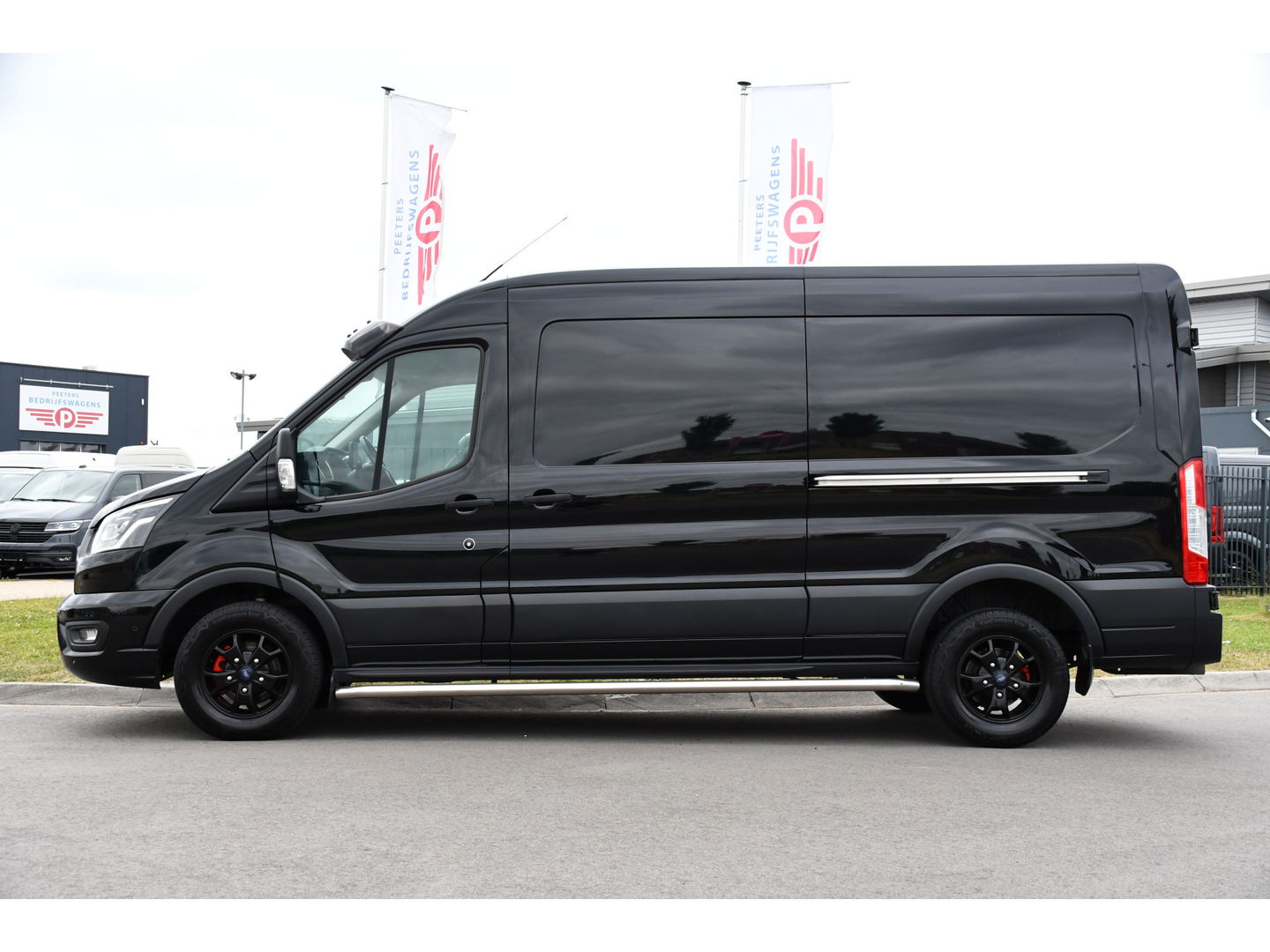 Ford Transit 350 2.0 TDCI L3H2 Black Edition Limited Cruise, Camera, Carplay, 185PK, 2 x Schuifdeur, Trekhaak, Xenon, Uniek!