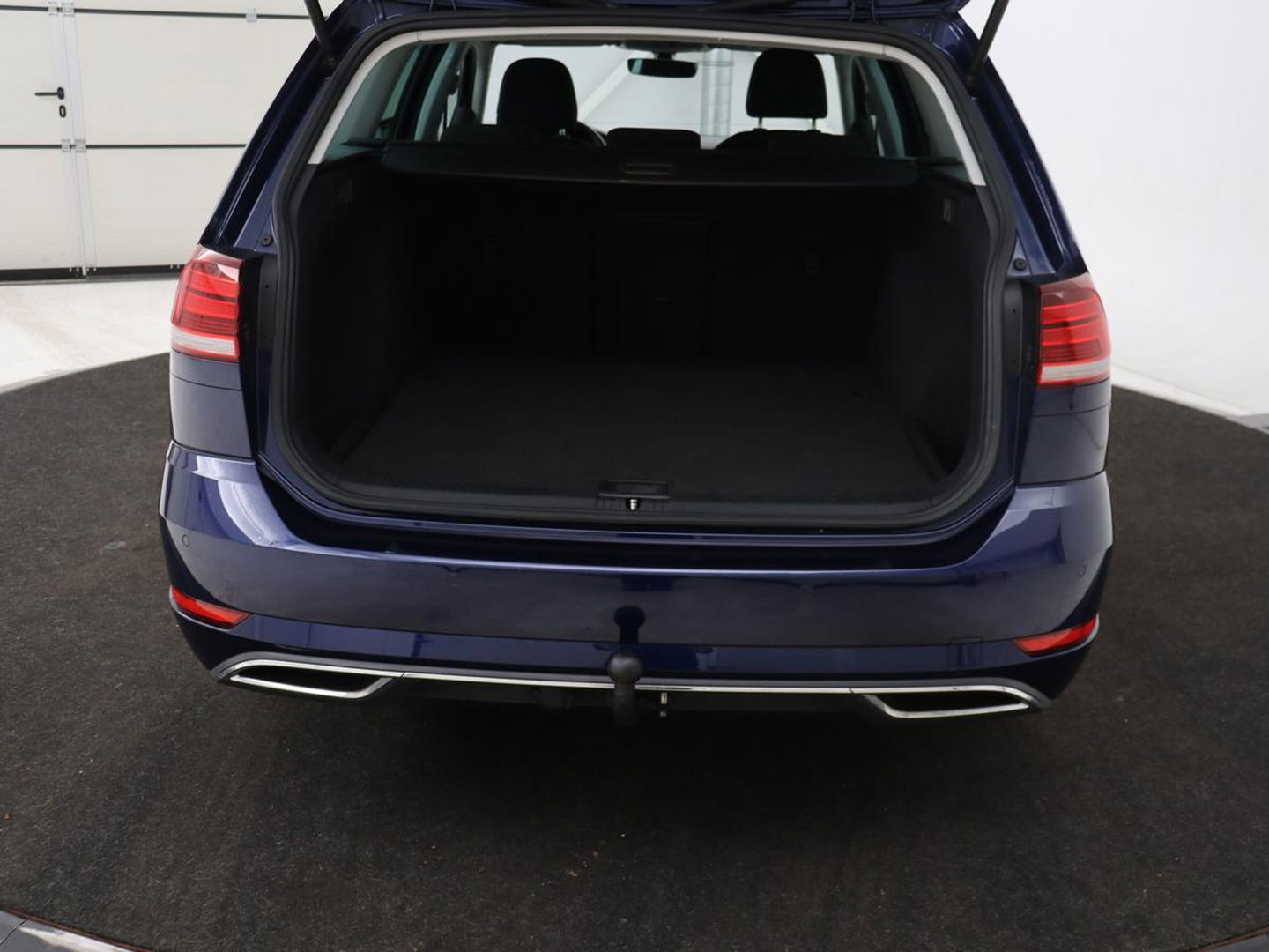 Volkswagen Golf 1.0 TSI Highline | Stoelverwarming | Trekhaak | Massage | Carplay | Adaptive cruise | Active Info Display | Navigatie | Parkeerhulp | Climate control