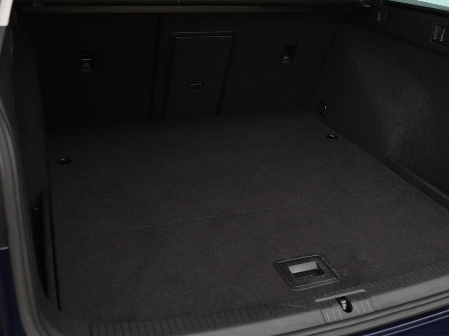 Volkswagen Golf 1.0 TSI Highline | Stoelverwarming | Trekhaak | Massage | Carplay | Adaptive cruise | Active Info Display | Navigatie | Parkeerhulp | Climate control