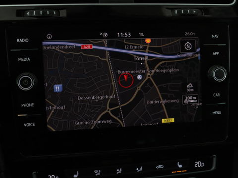 Volkswagen Golf 1.0 TSI Highline | Stoelverwarming | Trekhaak | Massage | Carplay | Adaptive cruise | Active Info Display | Navigatie | Parkeerhulp | Climate control