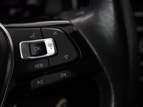 Volkswagen Golf 1.0 TSI Highline | Stoelverwarming | Trekhaak | Massage | Carplay | Adaptive cruise | Active Info Display | Navigatie | Parkeerhulp | Climate control