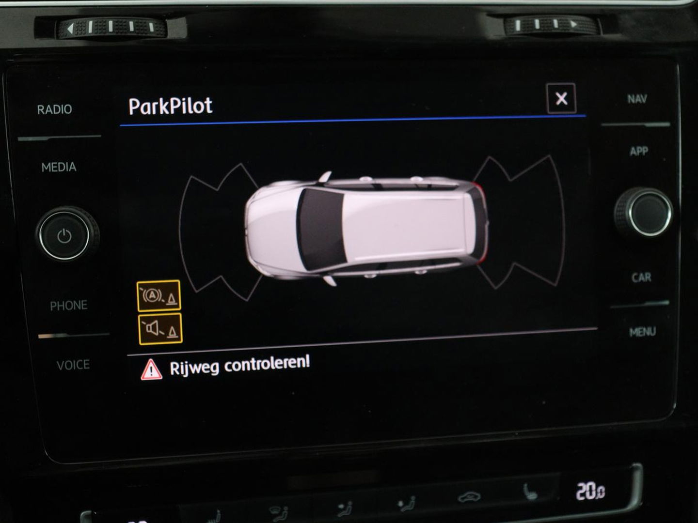 Volkswagen Golf 1.0 TSI Highline | Stoelverwarming | Trekhaak | Massage | Carplay | Adaptive cruise | Active Info Display | Navigatie | Parkeerhulp | Climate control