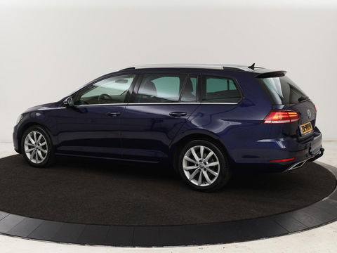 Volkswagen Golf 1.0 TSI Highline | Stoelverwarming | Trekhaak | Massage | Carplay | Adaptive cruise | Active Info Display | Navigatie | Parkeerhulp | Climate control