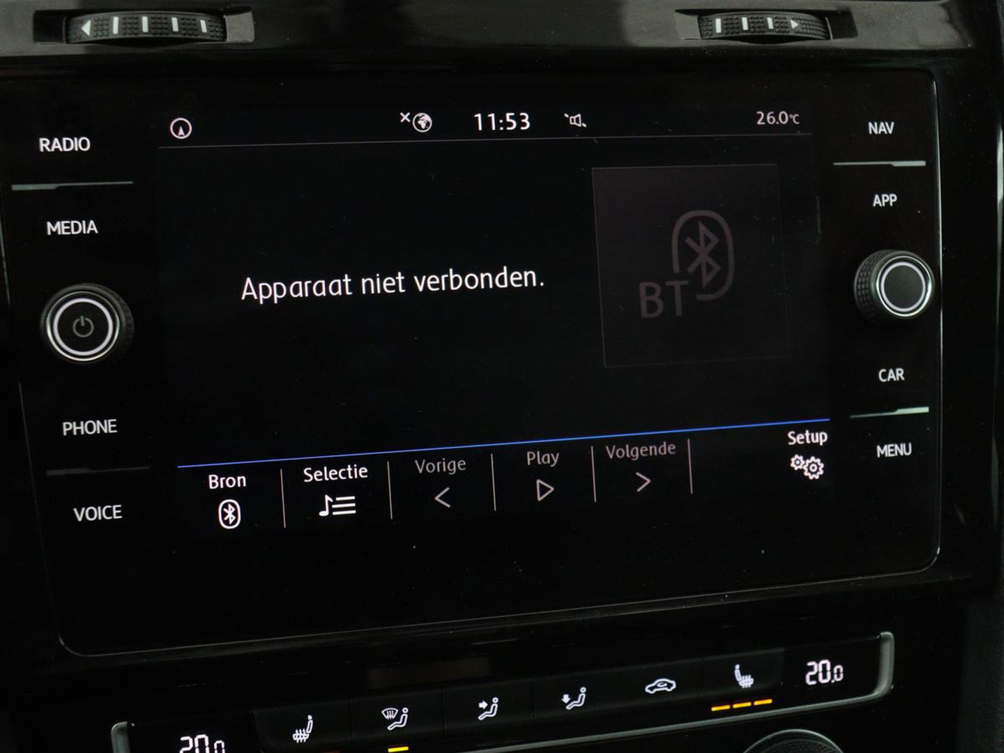 Volkswagen Golf 1.0 TSI Highline | Stoelverwarming | Trekhaak | Massage | Carplay | Adaptive cruise | Active Info Display | Navigatie | Parkeerhulp | Climate control