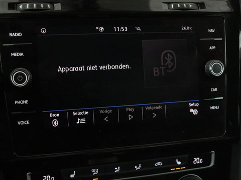 Volkswagen Golf 1.0 TSI Highline | Stoelverwarming | Trekhaak | Massage | Carplay | Adaptive cruise | Active Info Display | Navigatie | Parkeerhulp | Climate control