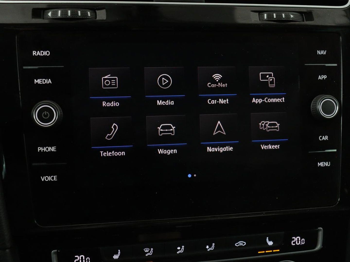 Volkswagen Golf 1.0 TSI Highline | Stoelverwarming | Trekhaak | Massage | Carplay | Adaptive cruise | Active Info Display | Navigatie | Parkeerhulp | Climate control