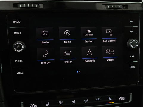 Volkswagen Golf 1.0 TSI Highline | Stoelverwarming | Trekhaak | Massage | Carplay | Adaptive cruise | Active Info Display | Navigatie | Parkeerhulp | Climate control