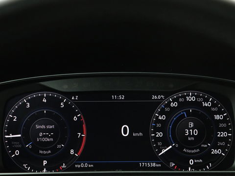 Volkswagen Golf 1.0 TSI Highline | Stoelverwarming | Trekhaak | Massage | Carplay | Adaptive cruise | Active Info Display | Navigatie | Parkeerhulp | Climate control