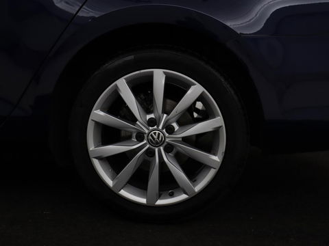 Volkswagen Golf 1.0 TSI Highline | Stoelverwarming | Trekhaak | Massage | Carplay | Adaptive cruise | Active Info Display | Navigatie | Parkeerhulp | Climate control