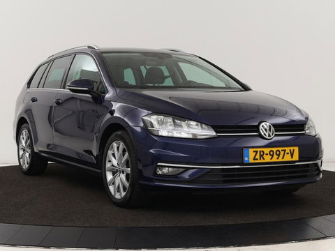Volkswagen Golf 1.0 TSI Highline | Stoelverwarming | Trekhaak | Massage | Carplay | Adaptive cruise | Active Info Display | Navigatie | Parkeerhulp | Climate control