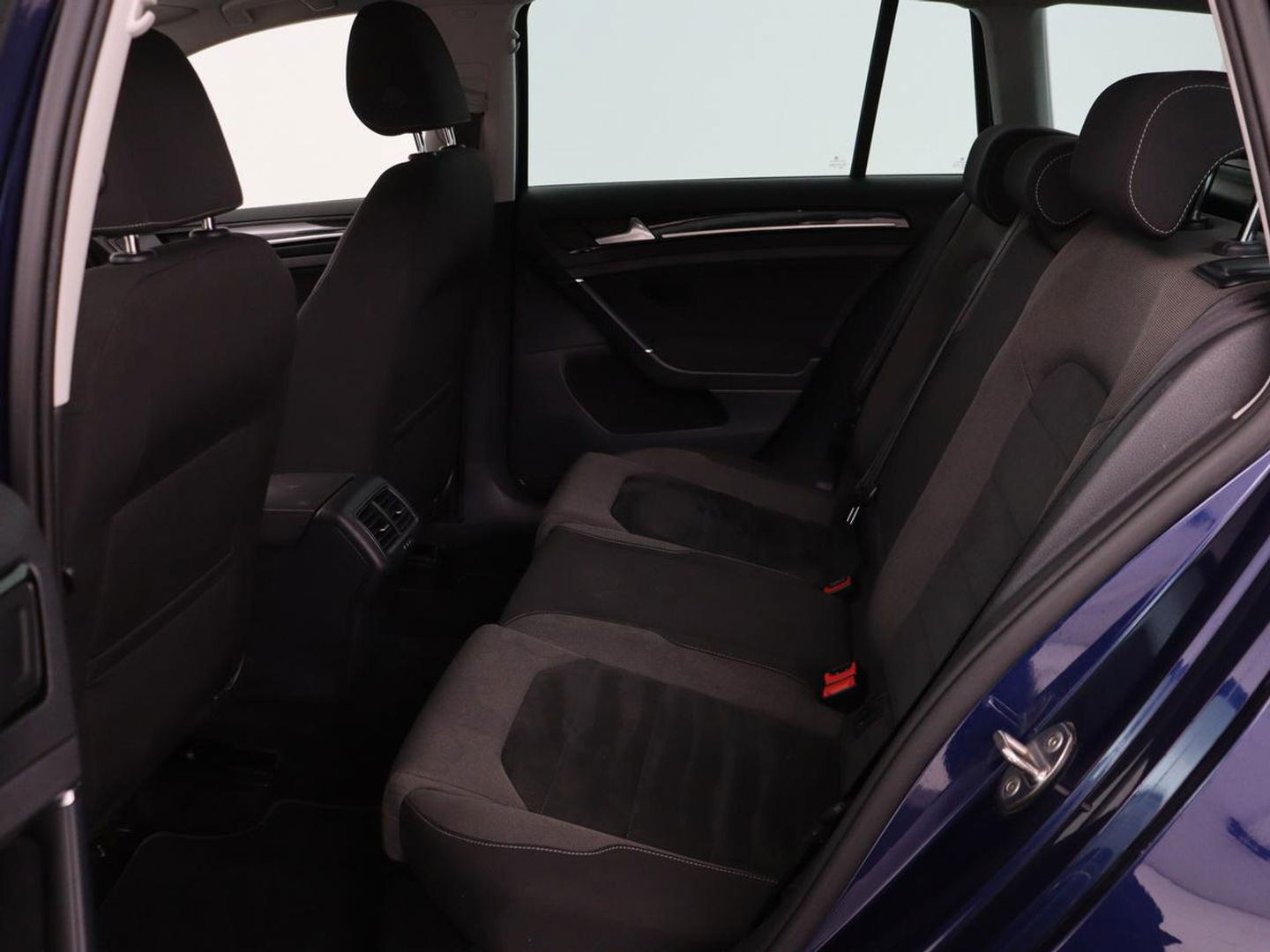 Volkswagen Golf 1.0 TSI Highline | Stoelverwarming | Trekhaak | Massage | Carplay | Adaptive cruise | Active Info Display | Navigatie | Parkeerhulp | Climate control
