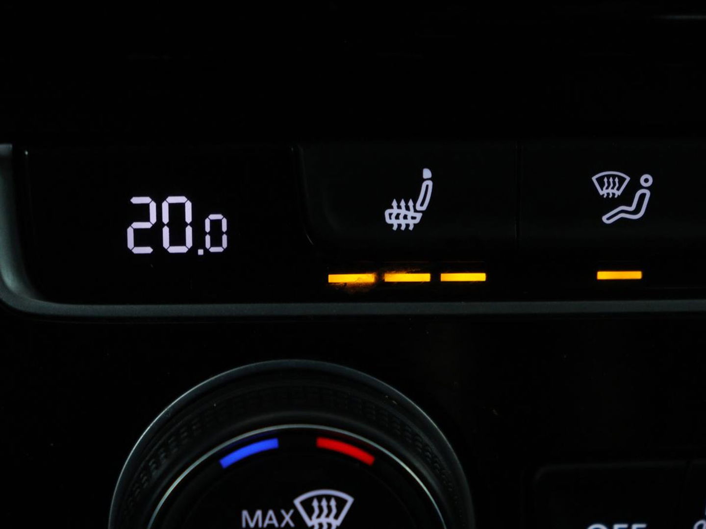 Volkswagen Golf 1.0 TSI Highline | Stoelverwarming | Trekhaak | Massage | Carplay | Adaptive cruise | Active Info Display | Navigatie | Parkeerhulp | Climate control