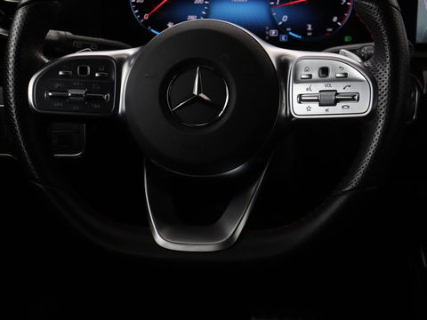 Mercedes-Benz A-Klasse 180 AMG | Panoramadak | Stoelverwarming | Carplay | Widescreen | Leder/Alcanatara | Navigatie | Full LED | Park Assist