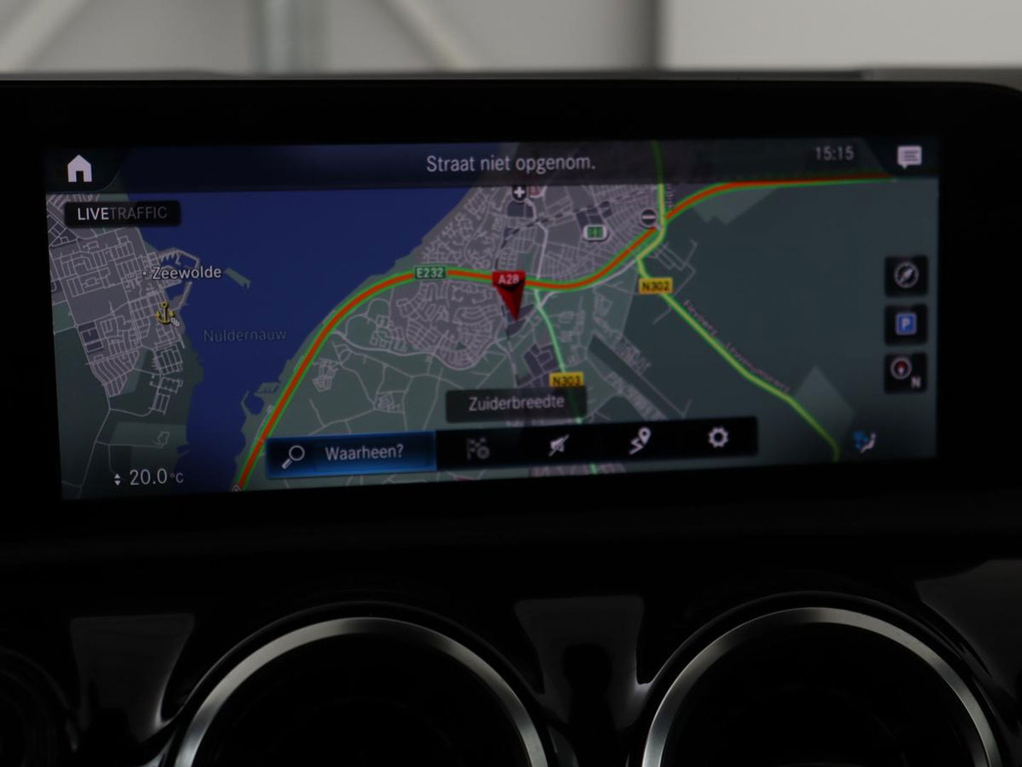 Mercedes-Benz A-Klasse 180 AMG | Panoramadak | Stoelverwarming | Carplay | Widescreen | Leder/Alcanatara | Navigatie | Full LED | Park Assist