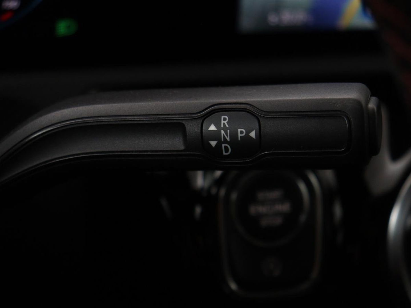 Mercedes-Benz A-Klasse 180 AMG | Panoramadak | Stoelverwarming | Carplay | Widescreen | Leder/Alcanatara | Navigatie | Full LED | Park Assist