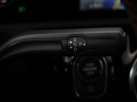 Mercedes-Benz A-Klasse 180 AMG | Panoramadak | Stoelverwarming | Carplay | Widescreen | Leder/Alcanatara | Navigatie | Full LED | Park Assist
