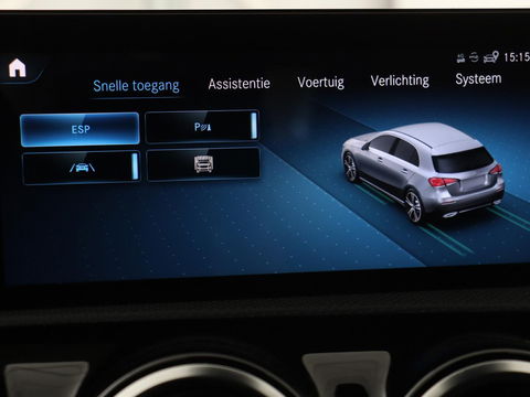 Mercedes-Benz A-Klasse 180 AMG | Panoramadak | Stoelverwarming | Carplay | Widescreen | Leder/Alcanatara | Navigatie | Full LED | Park Assist