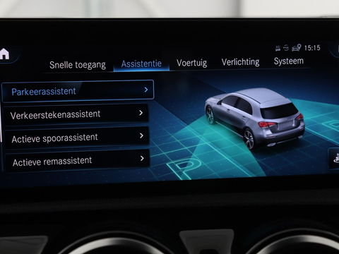 Mercedes-Benz A-Klasse 180 AMG | Panoramadak | Stoelverwarming | Carplay | Widescreen | Leder/Alcanatara | Navigatie | Full LED | Park Assist