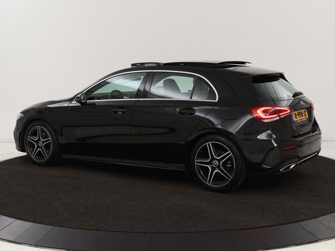 Mercedes-Benz A-Klasse 180 AMG | Panoramadak | Stoelverwarming | Carplay | Widescreen | Leder/Alcanatara | Navigatie | Full LED | Park Assist