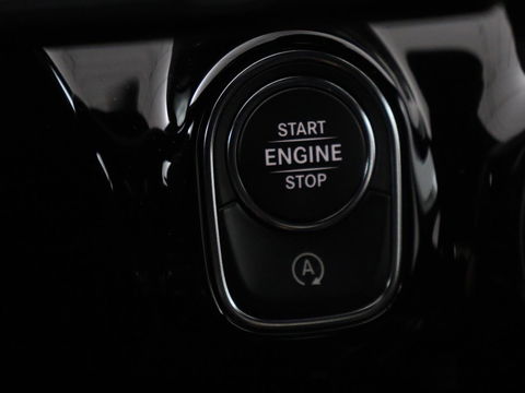 Mercedes-Benz A-Klasse 180 AMG | Panoramadak | Stoelverwarming | Carplay | Widescreen | Leder/Alcanatara | Navigatie | Full LED | Park Assist