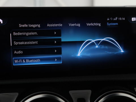 Mercedes-Benz A-Klasse 180 AMG | Panoramadak | Stoelverwarming | Carplay | Widescreen | Leder/Alcanatara | Navigatie | Full LED | Park Assist