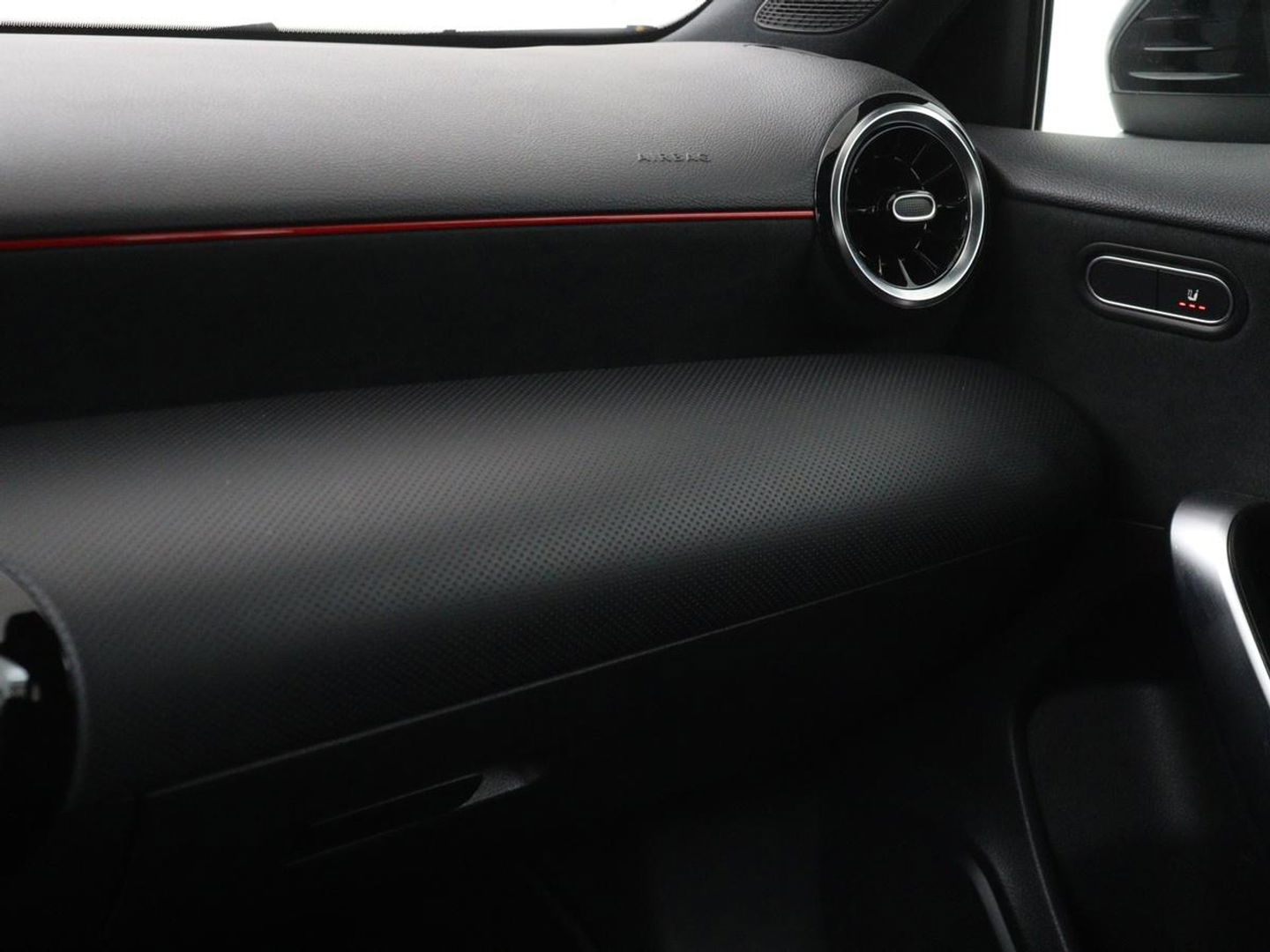 Mercedes-Benz A-Klasse 180 AMG | Panoramadak | Stoelverwarming | Carplay | Widescreen | Leder/Alcanatara | Navigatie | Full LED | Park Assist