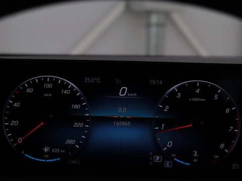 Mercedes-Benz A-Klasse 180 AMG | Panoramadak | Stoelverwarming | Carplay | Widescreen | Leder/Alcanatara | Navigatie | Full LED | Park Assist