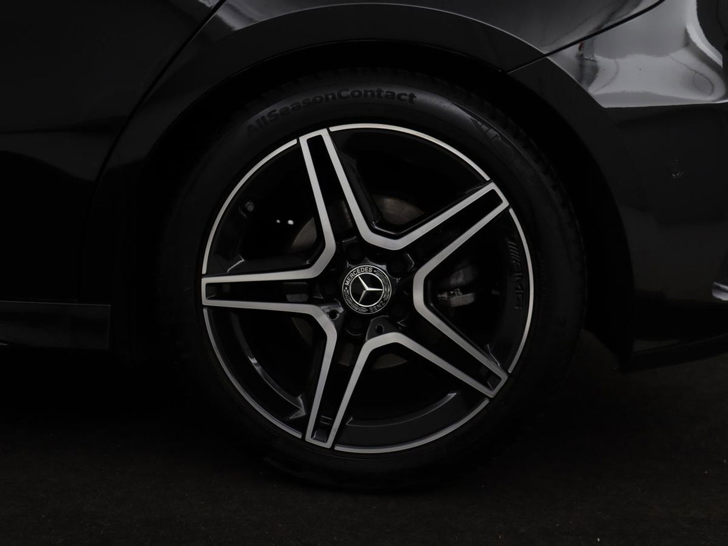 Mercedes-Benz A-Klasse 180 AMG | Panoramadak | Stoelverwarming | Carplay | Widescreen | Leder/Alcanatara | Navigatie | Full LED | Park Assist